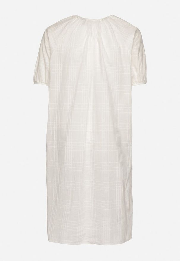 Born2be - Biała Bawełniana Sukienka Oversize z Wiązaniem pod Szyją Tolanea. Kolor: biały. Materiał: bawełna. Długość rękawa: krótki rękaw. Typ sukienki: oversize