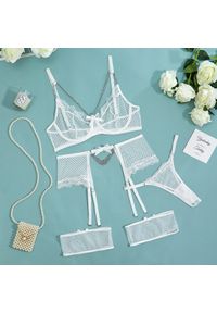 Intica - Bielizna z koronką i łańcuszkiem na romantyczne wieczory Jeehyun. Kolor: biały. Materiał: koronka. Wzór: koronka