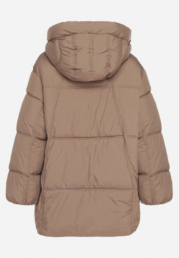Born2be - Ciemnobeżowa Pikowana Kurtka o Kroju Oversize z Kapturem Galandia. Okazja: na co dzień, na spacer. Typ kołnierza: kaptur. Kolor: beżowy. Materiał: poliester, jeans. Styl: casual, elegancki
