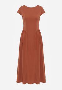 Born2be - Czerwona Wiskozowa Sukienka Taliowana z Przeszyciami Perusa. Okazja: na co dzień. Kolor: czerwony. Materiał: wiskoza. Typ sukienki: proste. Styl: elegancki, casual #3
