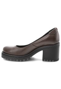 Półbuty damskie Armodo, eleganckie na klocku skórzane z okrągłym noskiem i wsuwane, czekoladowe, 20194-S. Okazja: na co dzień, na spacer. Nosek buta: okrągły. Zapięcie: bez zapięcia. Kolor: brązowy. Materiał: skóra. Sezon: wiosna, jesień. Obcas: na obcasie. Styl: elegancki. Wysokość obcasa: średni #2
