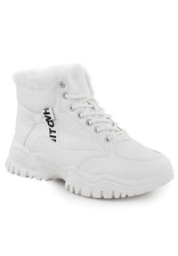 NEWS - Sneakersy damskie ocieplane na grubej podeszwie białe News 9121. Okazja: na co dzień. Kolor: biały. Materiał: skóra ekologiczna. Styl: casual, sportowy