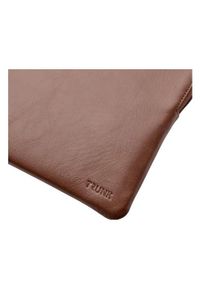 Etui Trunk MacBook 14'' brązowy. Kolor: brązowy. Materiał: mikrofibra, skóra. Styl: elegancki, biznesowy #5