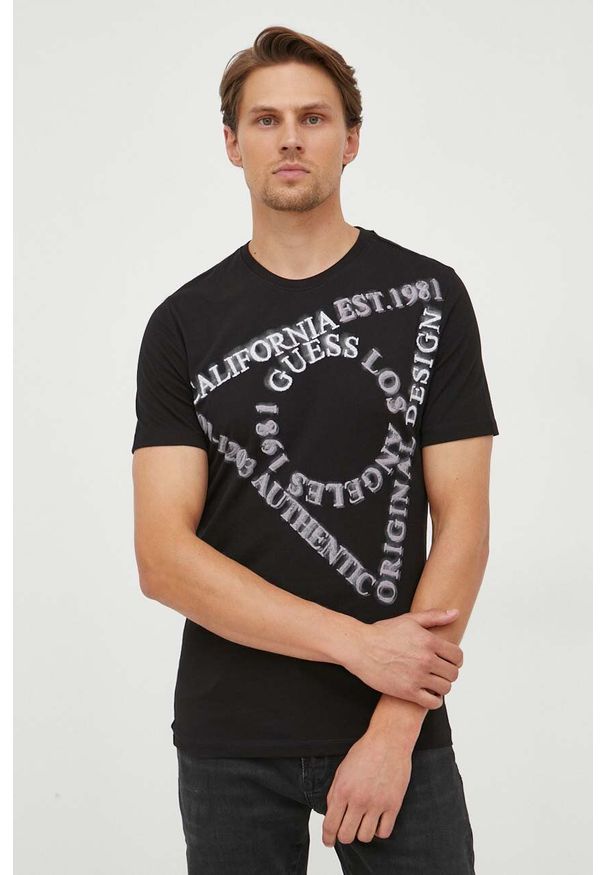 Guess t-shirt bawełniany kolor czarny z nadrukiem. Kolor: czarny. Materiał: bawełna. Długość rękawa: krótki rękaw. Długość: krótkie. Wzór: nadruk. Styl: klasyczny
