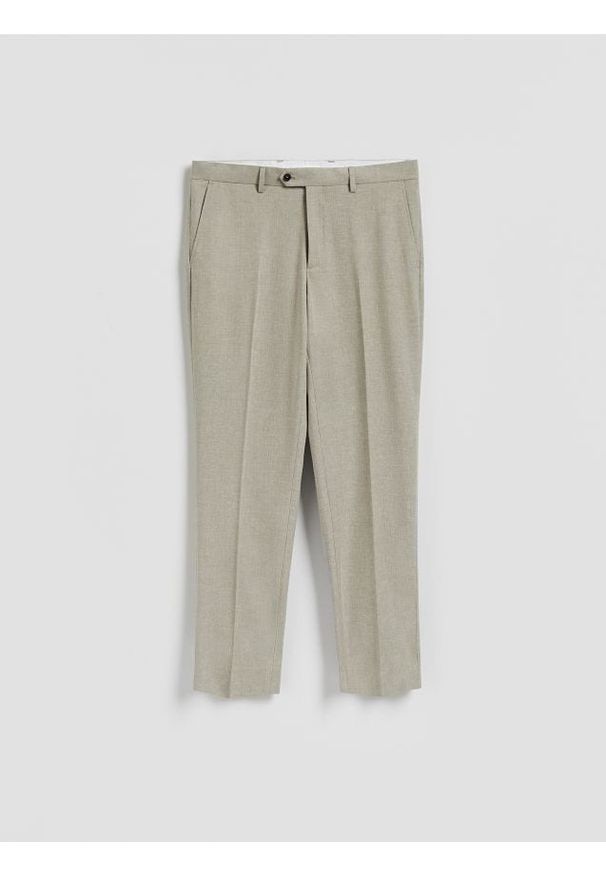 Reserved - Spodnie garniturowe slim fit - oliwkowy. Kolor: oliwkowy. Materiał: wiskoza, tkanina