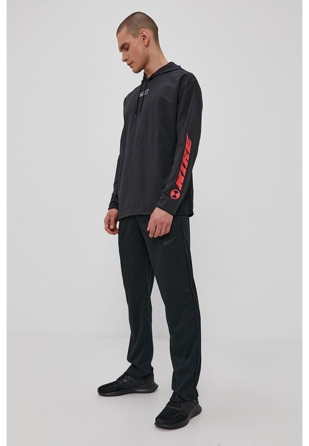 Nike - Spodnie. Kolor: czarny. Materiał: włókno, skóra, tkanina. Technologia: Dri-Fit (Nike)