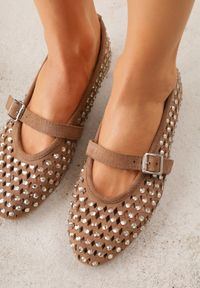 Born2be - Brązowe Ażurowe Balerinki z Paskiem z Klamerką i Cyrkoniami Feanoene. Okazja: na spotkanie biznesowe, do pracy. Zapięcie: pasek. Kolor: brązowy. Materiał: jeans, koronka. Wzór: ażurowy. Styl: biznesowy, elegancki, klasyczny #9