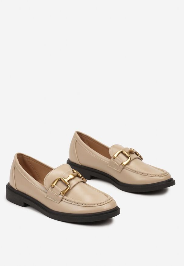 Renee - Beżowe Mokasyny na Płaskiej Podeszwie Ozdobione Klamrą Relabra. Okazja: do pracy, na co dzień. Zapięcie: klamry. Kolor: beżowy. Materiał: jeans. Wzór: aplikacja. Obcas: na płaskiej podeszwie. Styl: elegancki, casual