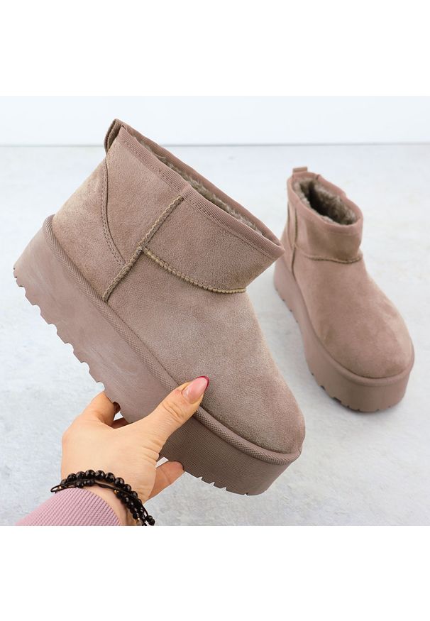 POTOCKI - Botki damskie śniegowce zamszowe beżowe Potocki 16322. Kolor: beżowy. Materiał: zamsz, skóra ekologiczna