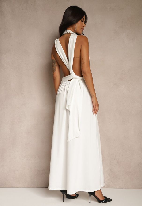 Renee - Biała Sukienka Koktajlowa Multiway z Wiskozą Wiązana na Szyi Lilovea. Okazja: na imprezę. Typ kołnierza: dekolt w kształcie V. Kolor: biały. Materiał: wiskoza. Typ sukienki: rozkloszowane. Styl: wizytowy