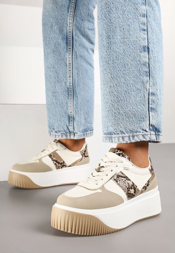 Renee - Beżowe Sneakersy na Platformie z Metalicznym Zdobieniem Fonarien. Okazja: na co dzień. Kolor: beżowy. Materiał: jeans. Wzór: aplikacja. Obcas: na platformie. Wysokość obcasa: średni