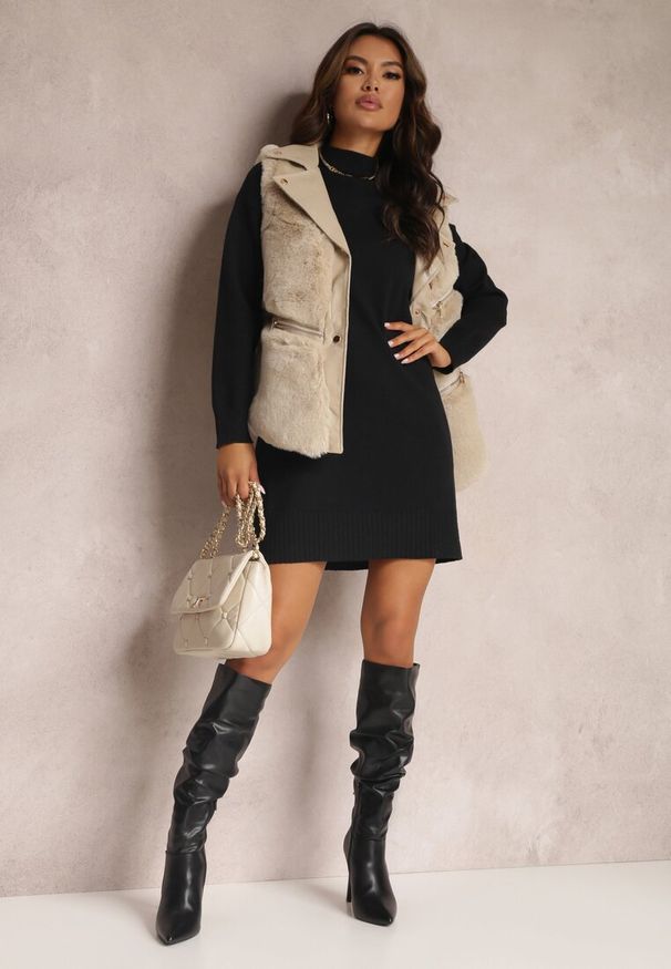 Renee - Jasnobeżowa Kamizelka Futrzana Hinlosh. Typ kołnierza: bez kaptura. Kolor: beżowy. Materiał: futro. Wzór: aplikacja