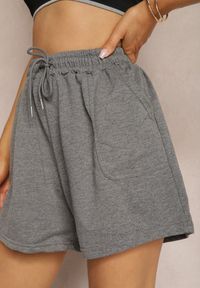 Renee - Ciemnoszare Dresowe Szorty High Waist z Gumką w Talii Narefia. Okazja: na plażę. Stan: podwyższony. Kolor: szary. Materiał: dresówka. Wzór: ażurowy. Styl: elegancki #5