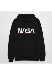 Cropp - Bluza z kapturem NASA - Czarny. Typ kołnierza: kaptur. Kolor: czarny #1