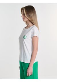 Big-Star - Koszulka damska z haftem na piersi biała Catterta 100. Kolor: biały. Materiał: bawełna, jeans. Długość: długie. Wzór: haft. Styl: elegancki