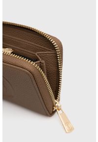 Trussardi Jeans - Trussardi portfel damski kolor brązowy. Kolor: brązowy. Materiał: materiał. Wzór: gładki