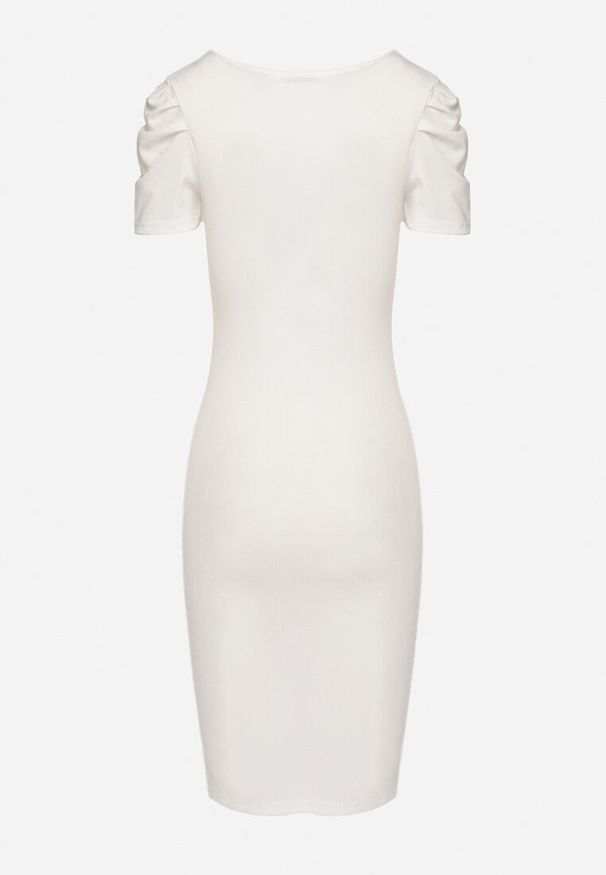 Born2be - Biała Sukienka o Dopasowanym Kroju z Bufiastymi Rękawami Aravitia. Okazja: na co dzień. Kolor: biały. Typ sukienki: dopasowane, proste. Styl: casual