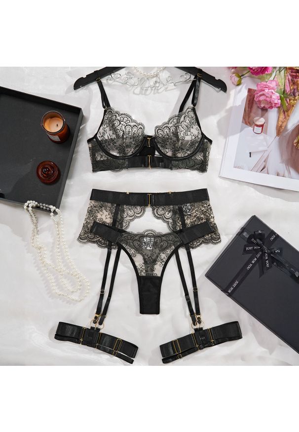 Intica - Zestaw bielizny z koronkowym haftem na romantyczne wieczory Ivey. Kolor: czarny. Materiał: koronka. Wzór: haft