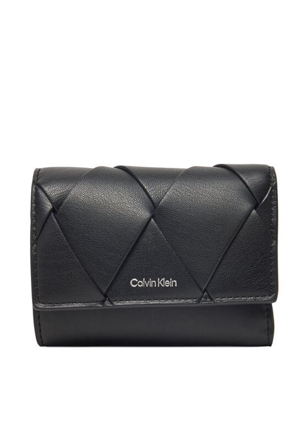 Calvin Klein Portfel damski Ck Woven Small Trifold K60K612953 Czarny. Kolor: czarny. Materiał: skóra
