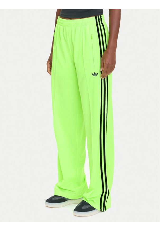 Adidas - adidas Spodnie dresowe adicolor Classic Firebird JW1228 Zielony Loose Fit. Kolor: zielony. Materiał: syntetyk