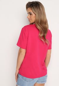 Born2be - Różowy Klasyczny Bawełniany T-shirt z Napisem z Cyrkonii Taronea. Okazja: na spotkanie biznesowe, na co dzień. Kolor: różowy. Materiał: bawełna. Wzór: napisy. Styl: klasyczny