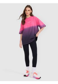 4f - 4F T-shirt loose z nadrukiem damski - różowy L. Kolor: różowy. Materiał: materiał, dresówka. Wzór: nadruk. Sezon: zima #2