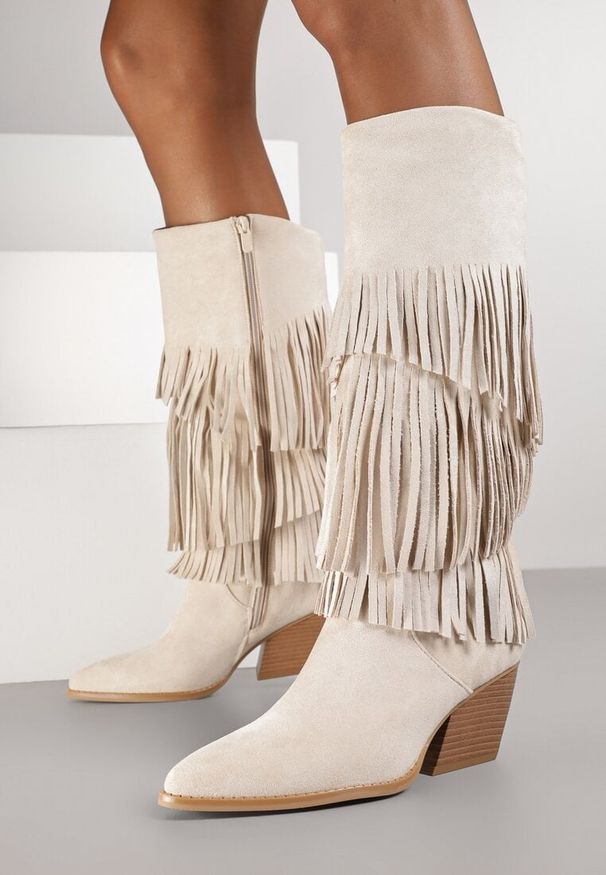 Renee - Beżowe Kozaki Kowbojki na Stożku Ozdobione Frędzlami Giolanda. Okazja: na co dzień. Kolor: beżowy. Wzór: aplikacja. Obcas: na stożku. Styl: casual. Wysokość obcasa: średni
