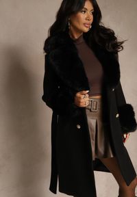 Renee - Czarny Dwurzędowy Płaszcz o Eleganckim Fasonie z Futerkowymi Zdobieniami Lendrie. Okazja: na co dzień. Kolor: czarny. Materiał: poliester, dzianina. Wzór: aplikacja. Sezon: zima, jesień. Styl: elegancki #4