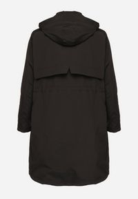 Born2be - Czarna Kurtka Parka Taliowana Ohlina. Kolekcja: plus size. Kolor: czarny. Styl: elegancki #4