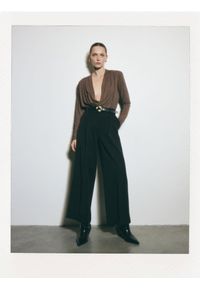 Reserved - Body oversize - brązowy. Kolor: brązowy. Materiał: tkanina #1