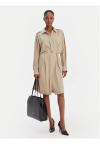 BOSS Sukienka koszulowa Dolala 50552373 Beżowy Relaxed Fit. Kolor: beżowy. Materiał: wiskoza. Typ sukienki: koszulowe #6
