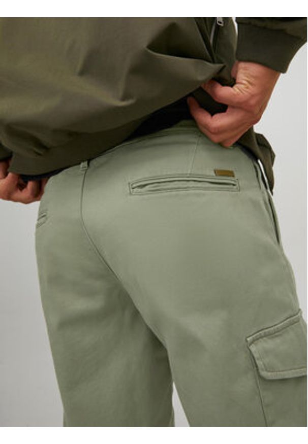 Jack & Jones - Jack&Jones Spodnie materiałowe Ollie 12224001 Zielony Regular Fit. Kolor: zielony. Materiał: bawełna