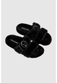 Valentino by Mario Valentino - VALENTINO Czarne klapki damskie z syntetycznego futerka, Rozmiar 40. Kolor: czarny. Materiał: syntetyk, futro #1