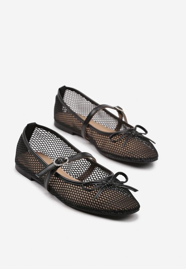 Renee - Czarne Siateczkowe Balerinki Vices z Paskiem z Klamrą i Ozdobną Kokardką Niladiela. Okazja: na co dzień. Zapięcie: klamry. Kolor: czarny. Styl: elegancki, casual