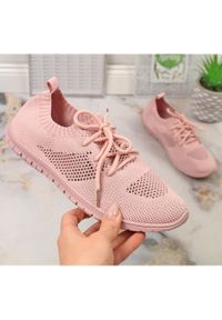 Buty sportowe damskie ażurowe pudrowy róż NEWS różowe. Kolor: różowy. Materiał: materiał. Szerokość cholewki: normalna. Wzór: ażurowy #2