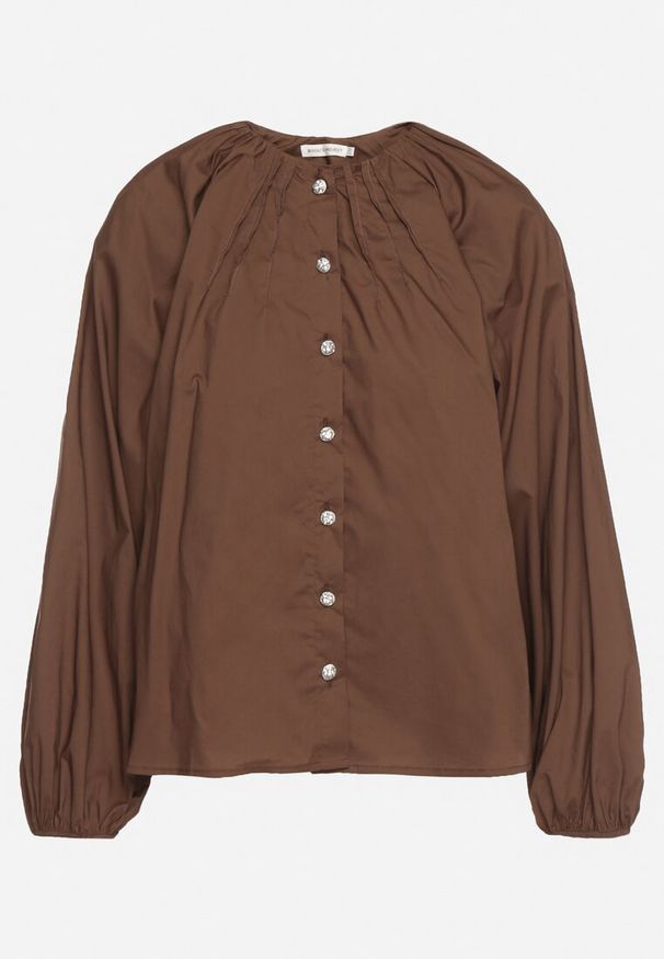 Born2be - Brązowa Marszczona Koszula Bawełniana w Stylu Retro z Biżuteryjnymi Guzikami Zenorae. Okazja: na co dzień. Typ kołnierza: bez kołnierzyka. Kolor: brązowy. Materiał: bawełna. Długość rękawa: długi rękaw. Długość: długie. Wzór: aplikacja. Styl: retro