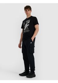 4f - 4F T-shirt regular z nadrukiem męski - czarny S. Okazja: na co dzień. Kolor: czarny. Materiał: materiał, bawełna. Wzór: nadruk. Styl: casual