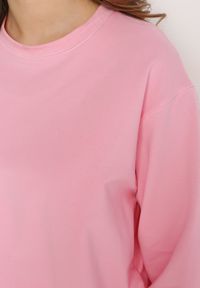 Born2be - Różowa Bawełniana Bluza Oversize o Krótszym Kroju Vesperana. Kolor: różowy. Materiał: bawełna. Długość: krótkie #7