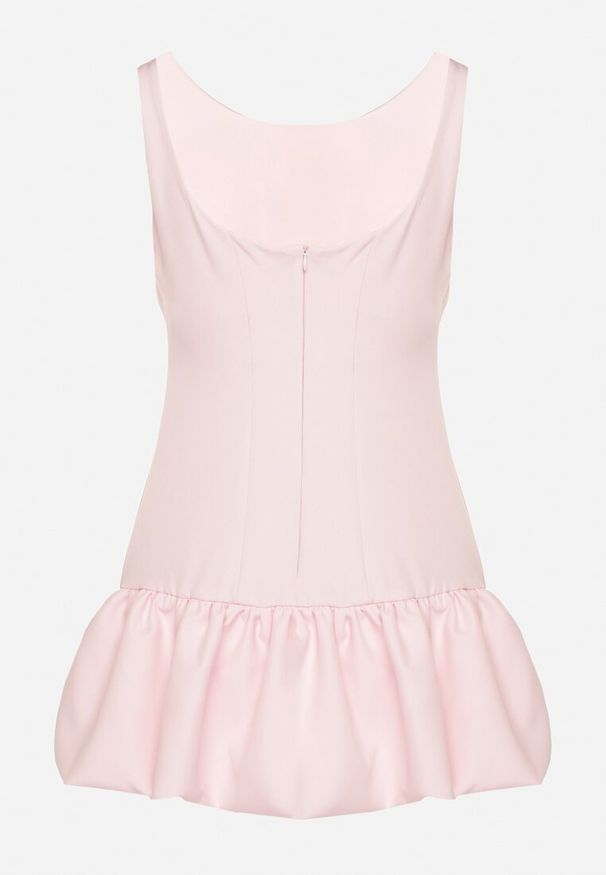 Born2be - Różowy Taliowany Kombinezon z Falbanką Novenira. Kolor: różowy. Styl: klasyczny, elegancki