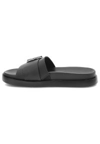 Czarne Klapki Rieker Skórzane Obuwie Damskie. Okazja: na co dzień. Kolor: czarny. Materiał: skóra. Styl: casual, elegancki #4