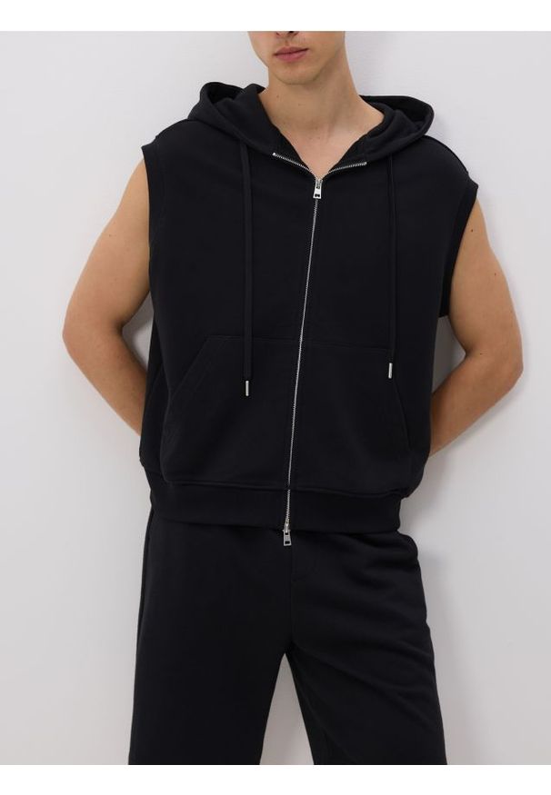 Reserved - Kamizelka z kapturem - czarny. Typ kołnierza: kaptur. Kolor: czarny. Materiał: dzianina, bawełna