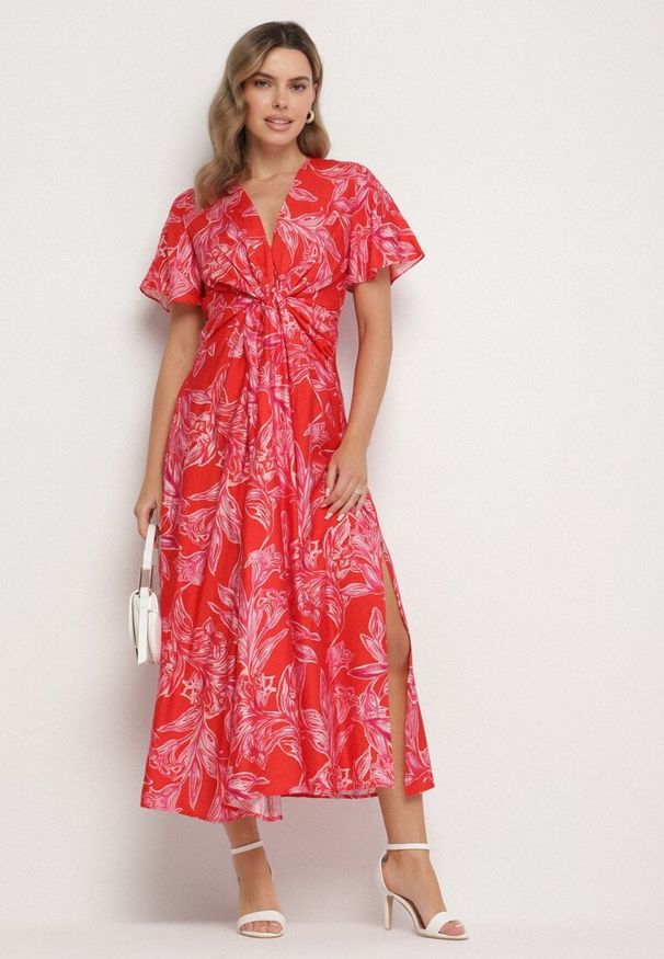 Born2be - Czerwona Sukienka z Wiskozy w Abstrakcyjny Wzór Lunalisa. Okazja: na co dzień. Kolor: czerwony. Materiał: wiskoza. Styl: casual, klasyczny, elegancki