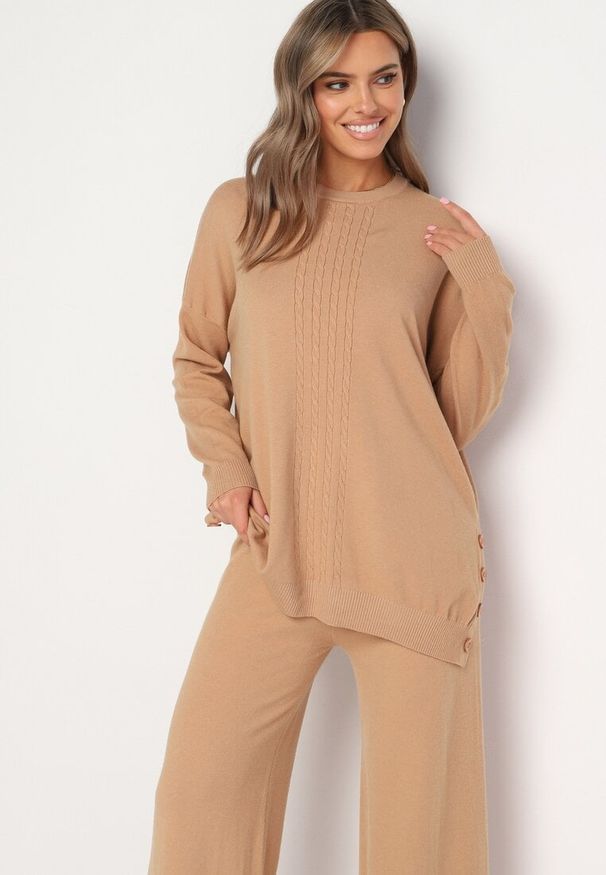 Born2be - Brązowy Komplet z Modalem i Wiskozą Sweter z Rozcięciami Spodnie z Gumką w Pasie Nevetalla. Kolor: brązowy. Materiał: wiskoza
