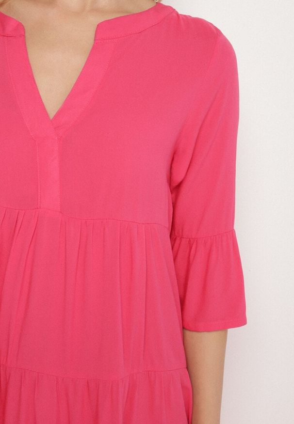 Born2be - Ciemnoróżowa Rozkloszowana Sukienka z Wiskozy z Falbanami Izleia. Okazja: na co dzień. Kolor: różowy. Materiał: wiskoza. Styl: elegancki, casual