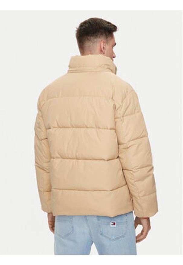 Tommy Jeans Kurtka zimowa Essential DM0DM18487 Beżowy Regular Fit. Kolor: beżowy. Materiał: syntetyk. Sezon: zima