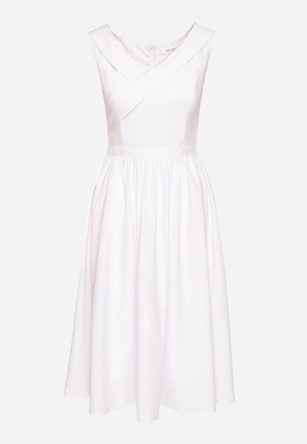 Born2be - Biała Klasyczna Rozkloszowana Sukienka Vices Tolissela. Okazja: na co dzień. Kolor: biały. Wzór: gładki, aplikacja. Styl: klasyczny