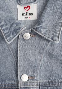 Born2be - Niebieska Kurtka Jeansowa o Klasycznym Kroju Anlarra. Okazja: na co dzień. Kolor: niebieski. Materiał: jeans. Wzór: grochy. Styl: klasyczny #5