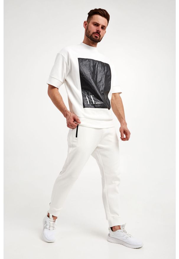 Armani Exchange - Bluza ARMANI EXCHANGE. Materiał: tkanina. Długość rękawa: krótki rękaw. Długość: krótkie. Wzór: aplikacja