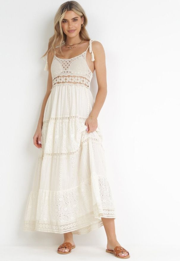 Born2be - Beżowa Sukienka Maxi z Szydełkową Górą i Haftem Serdrei. Kolor: beżowy. Materiał: tkanina, koronka. Długość rękawa: na ramiączkach. Wzór: haft. Sezon: wiosna, lato. Typ sukienki: rozkloszowane. Długość: maxi