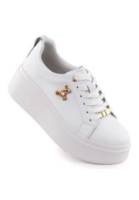 Skórzane półbuty damskie na platformie białe Filippo 6246. Kolor: biały. Materiał: skóra. Obcas: na platformie #1